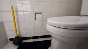 Comment déboucher vos toilettes